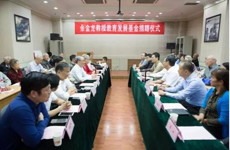 秘书长邓建平出席捐赠仪式